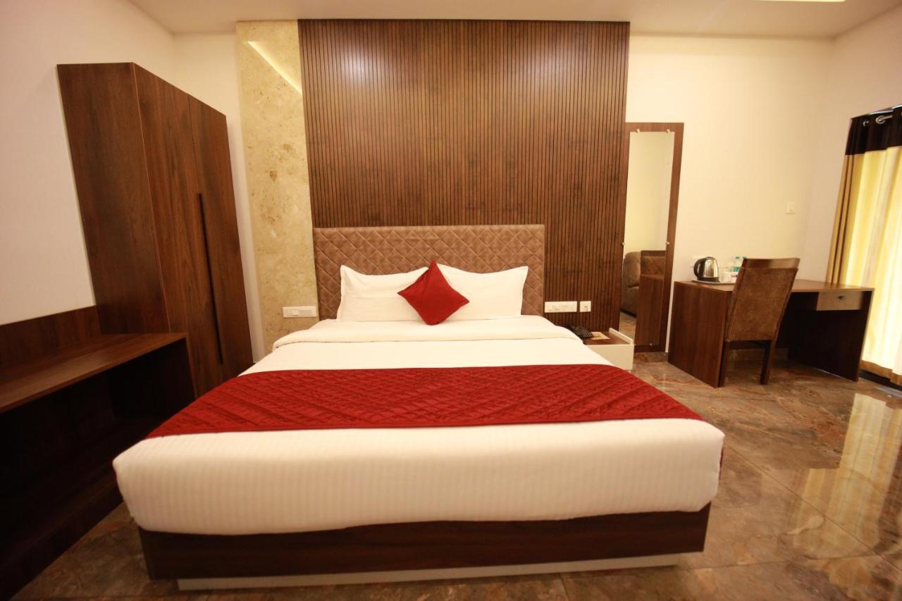 Bliss Regency Business Hotel Palakkad Exterior photo